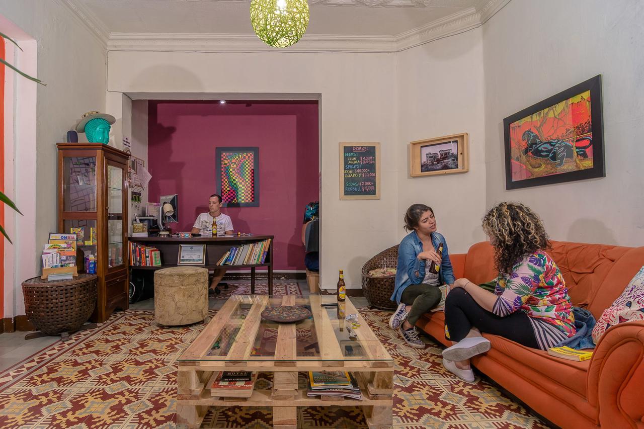 מדיין Raiz Hostel מראה חיצוני תמונה